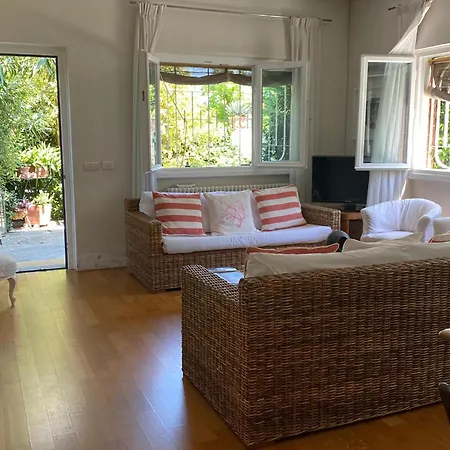 Monica - Dei Marmi Apartment *