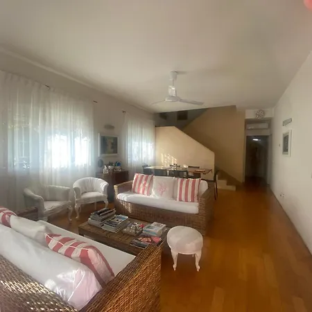 Monica - Dei Marmi Apartment